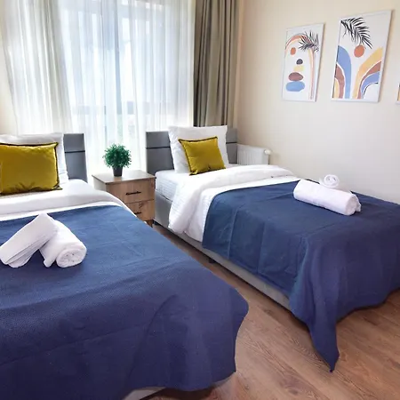 Spacious 2br With Garden- Long Term Rent 公寓