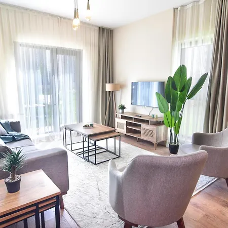 Spacious 2br With Garden- Long Term Rent * 伊斯坦布尔