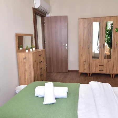 Appartement Spacious 2br With Garden- Long Term Rent Istanboel